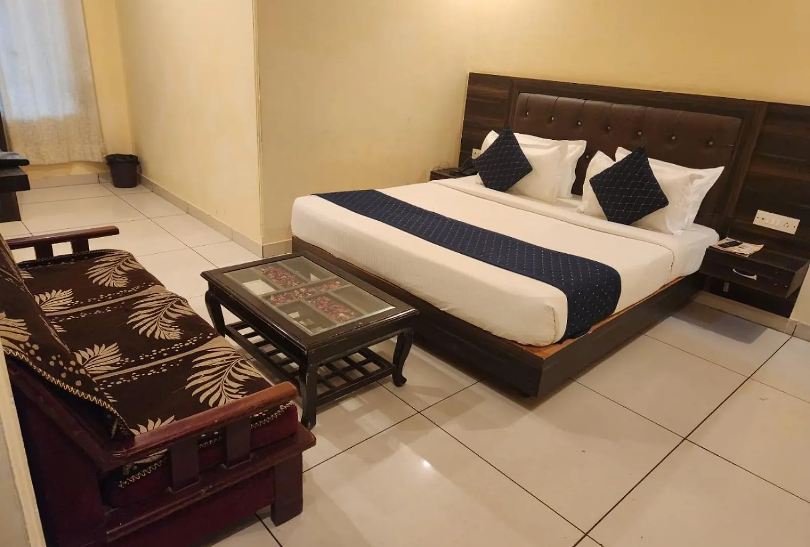 Hotel Grand Cozy Cave New Delhi